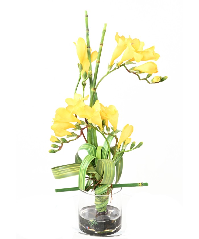 Kunstlik kollane freesia kimp